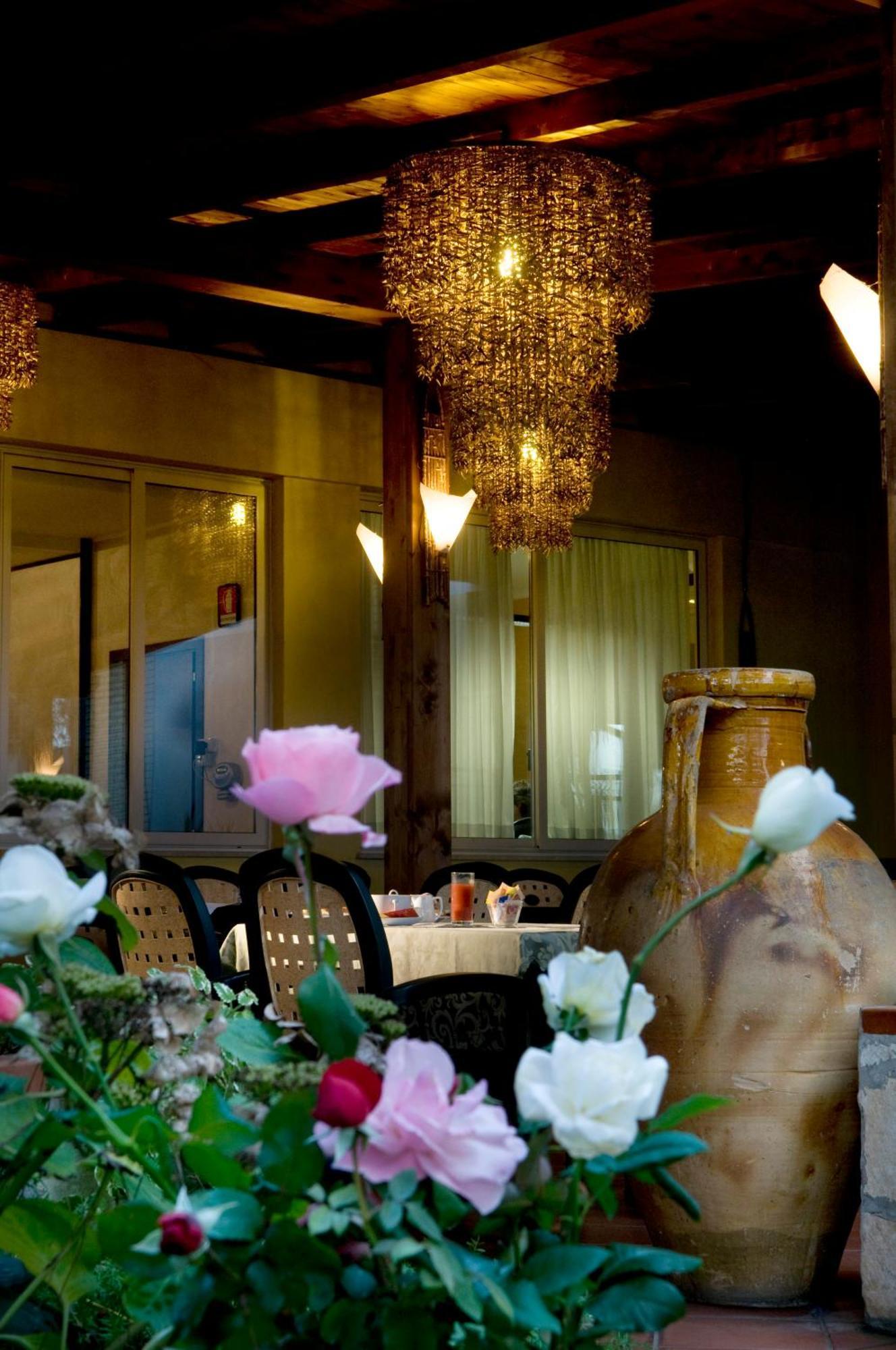 Park Hotel Latina Bagian luar foto