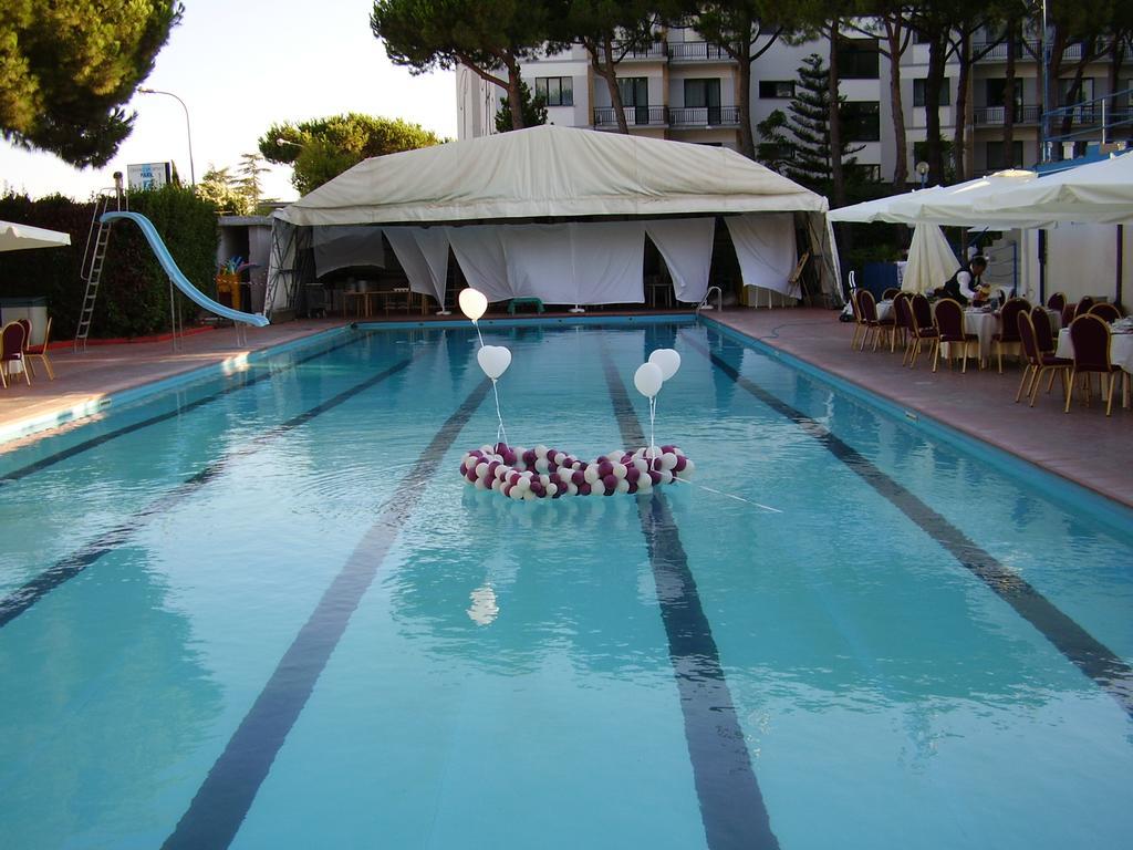 Park Hotel Latina Bagian luar foto