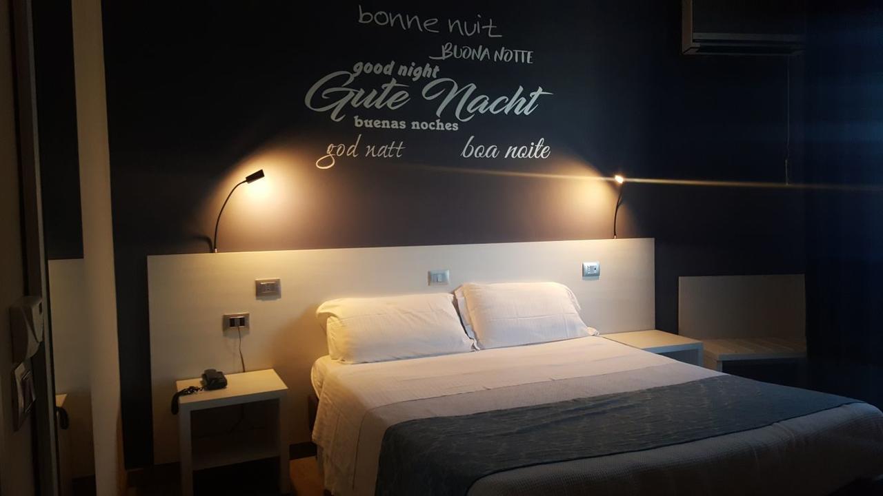 Park Hotel Latina Bagian luar foto