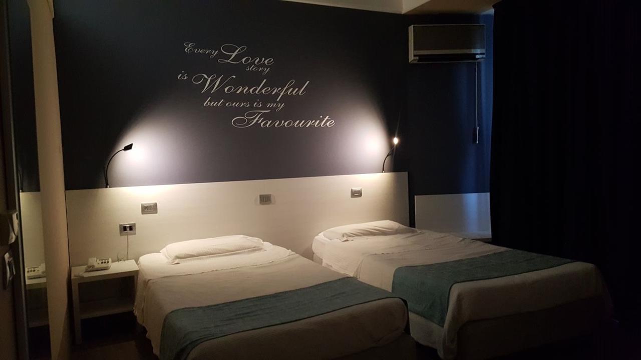Park Hotel Latina Bagian luar foto