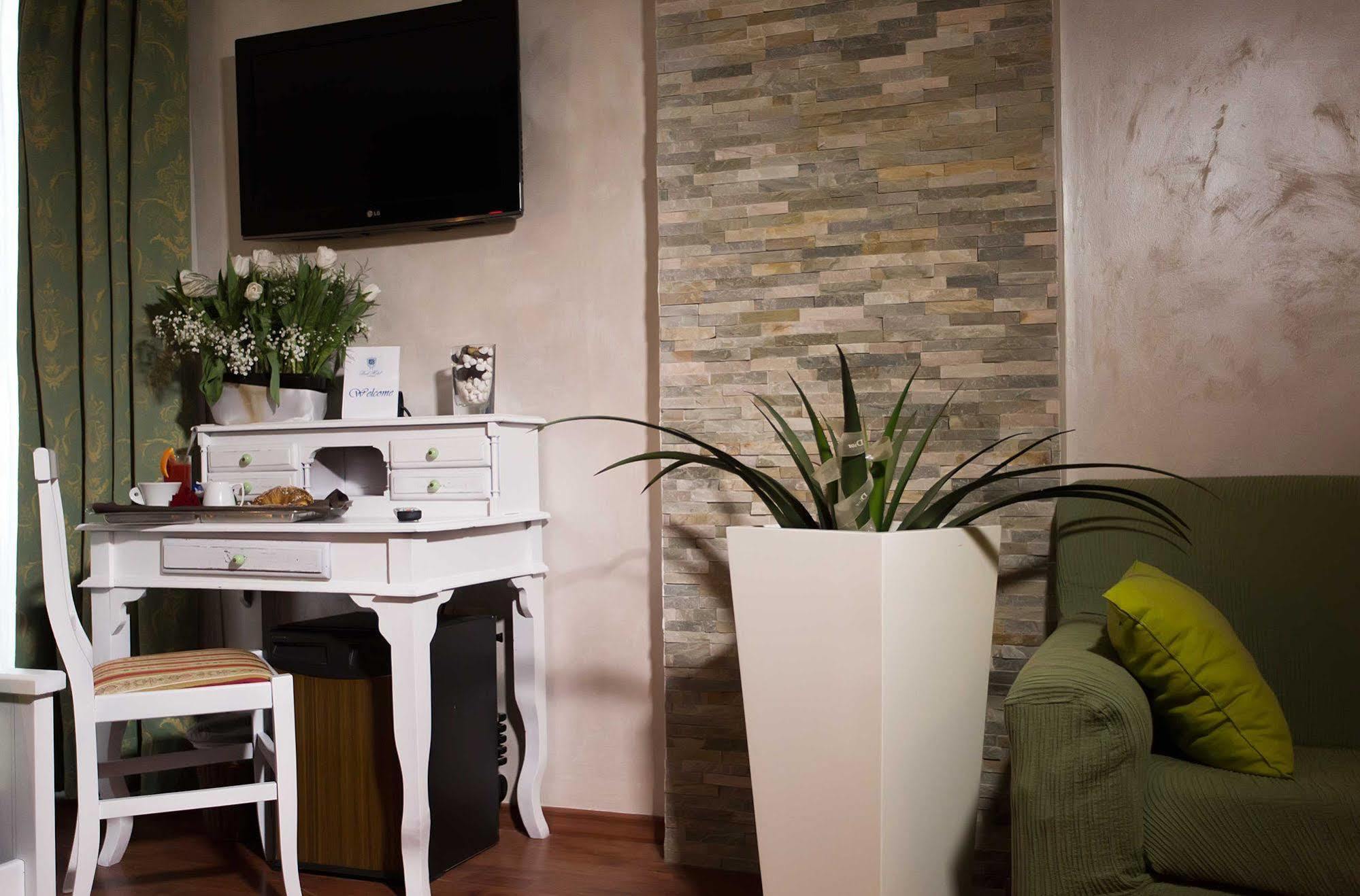 Park Hotel Latina Bagian luar foto