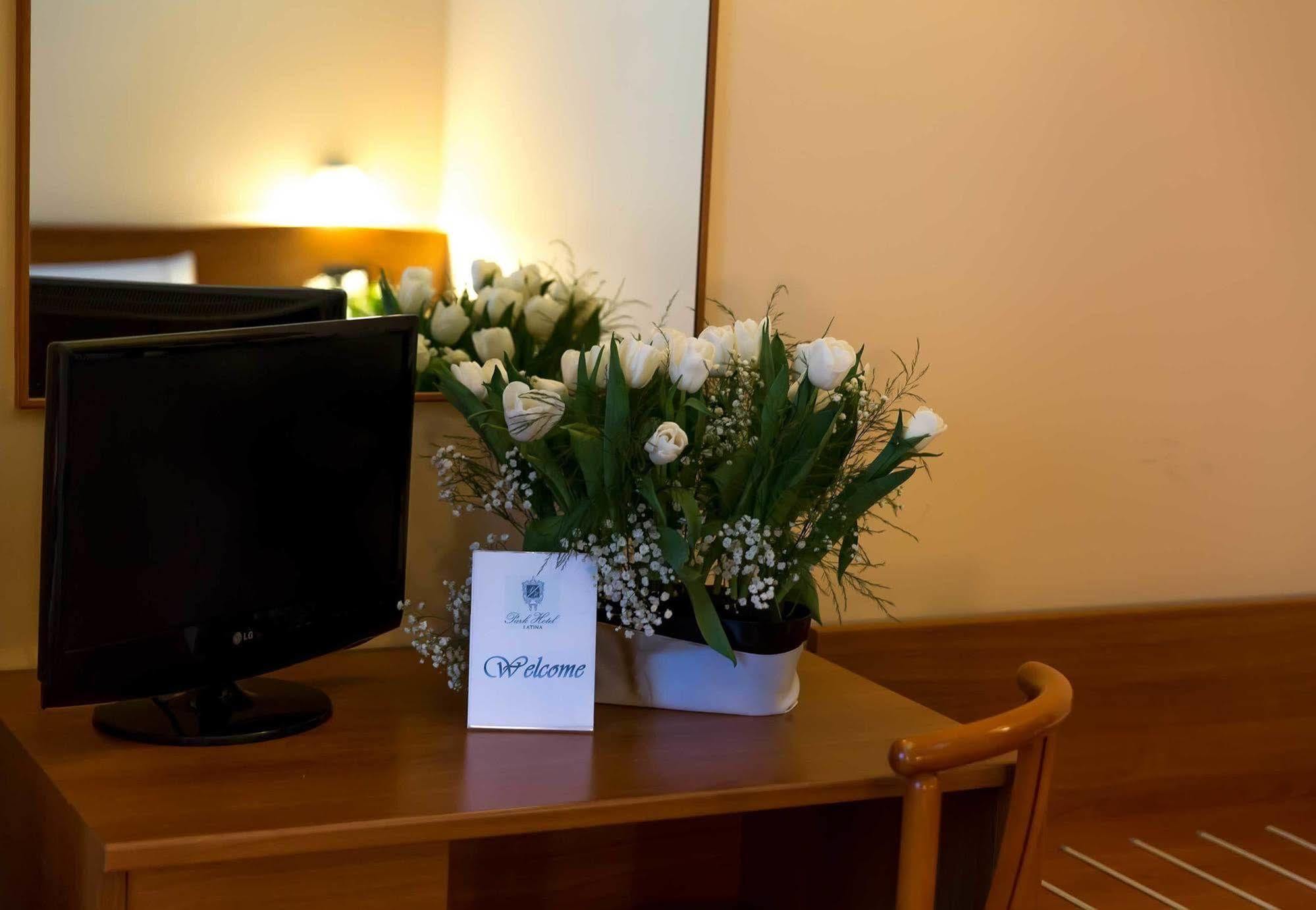 Park Hotel Latina Bagian luar foto