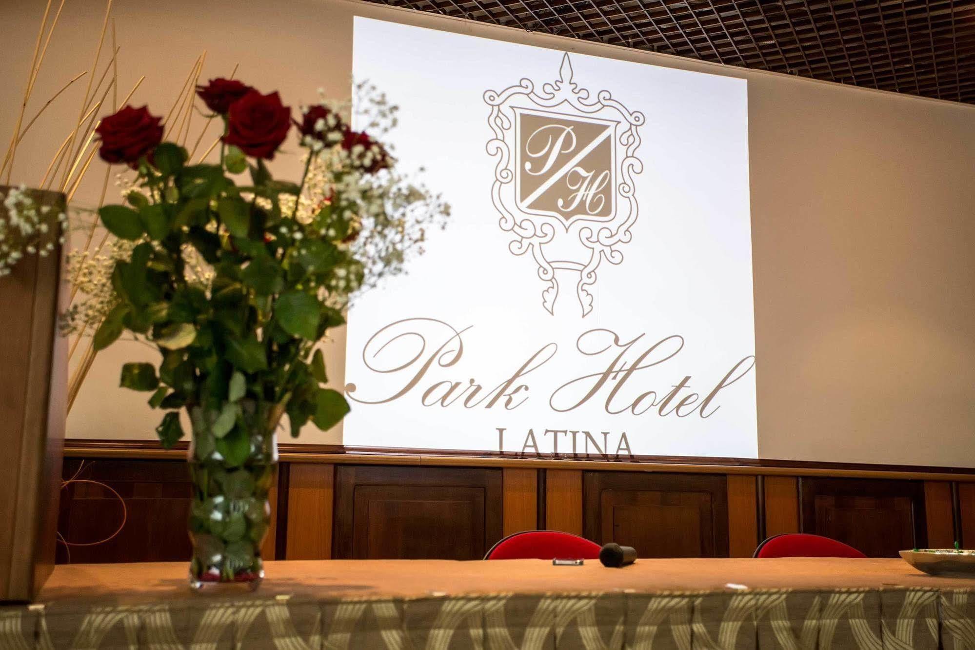 Park Hotel Latina Bagian luar foto