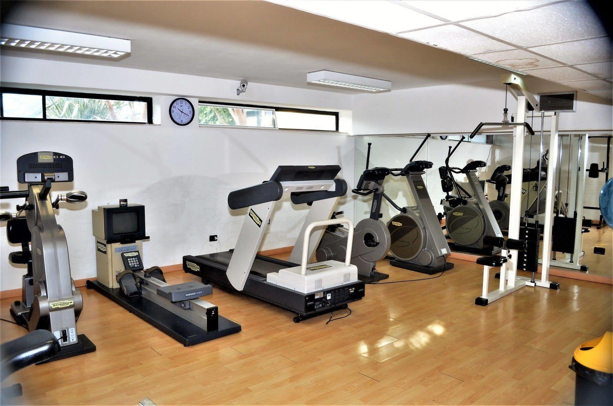 Park Hotel Latina Bagian luar foto