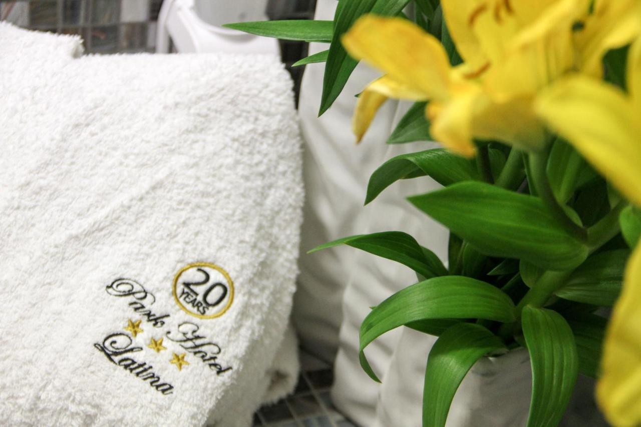 Park Hotel Latina Bagian luar foto